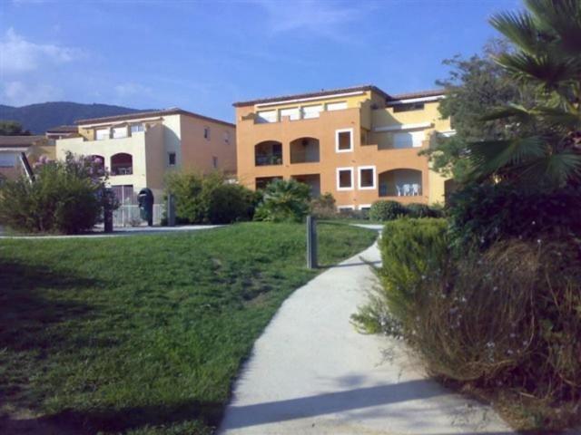 Les Lavandiers Apartment *